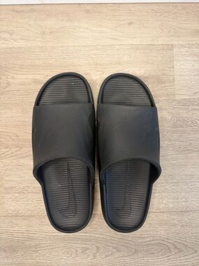 Black Nike Slide Sandals